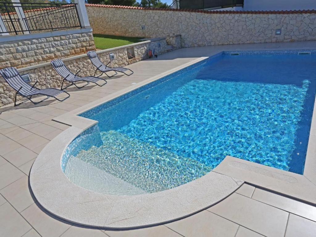 Lovely Apartment With Beautiful Pool Primošten Eksteriør billede