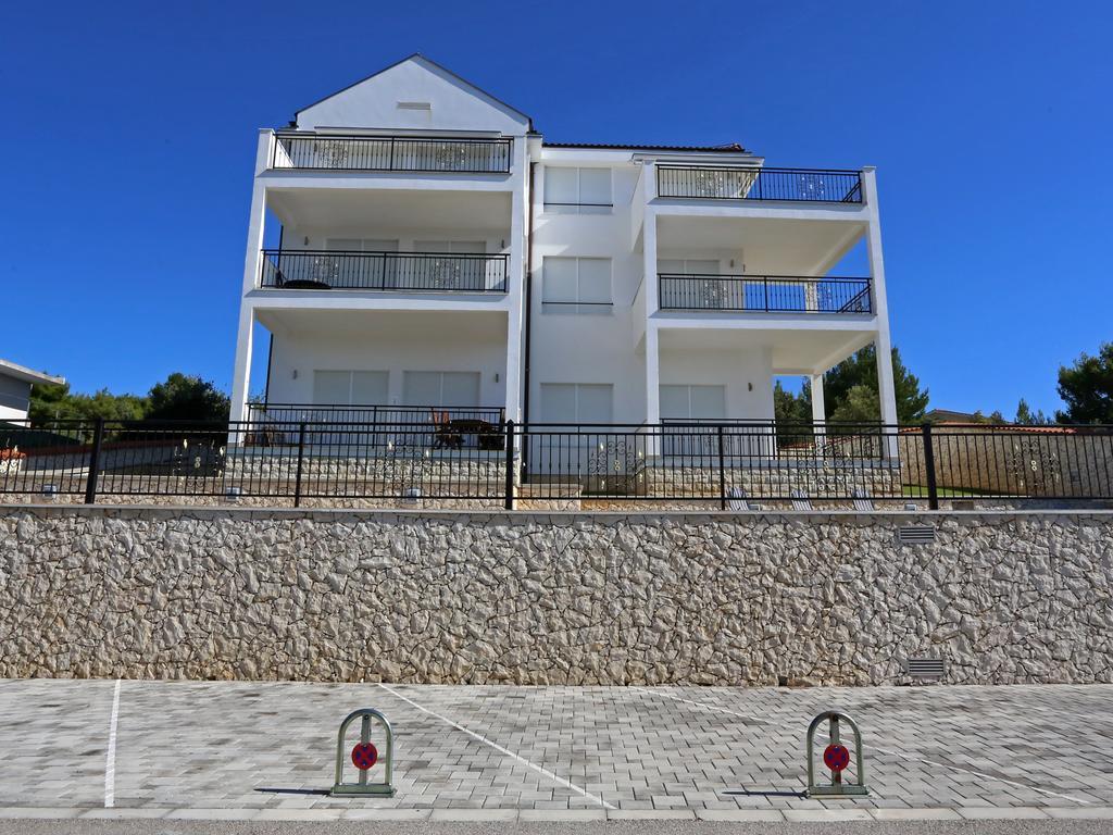 Lovely Apartment With Beautiful Pool Primošten Eksteriør billede