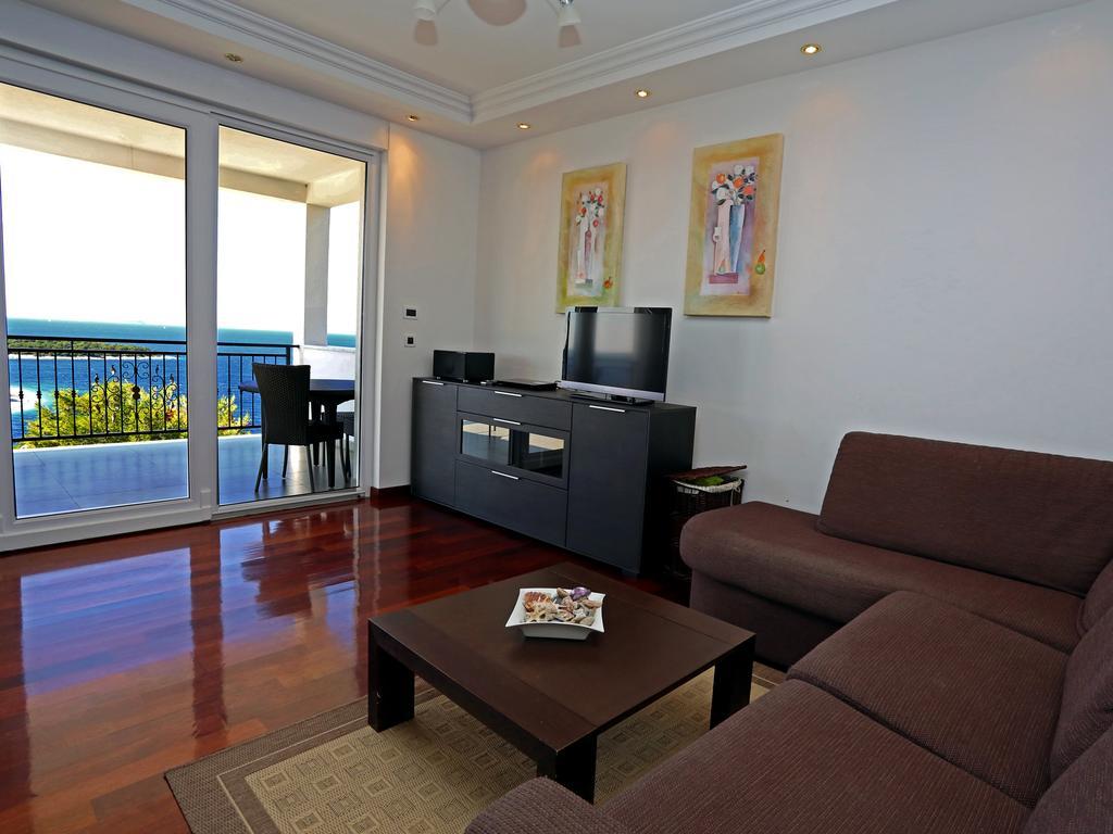 Lovely Apartment With Beautiful Pool Primošten Eksteriør billede