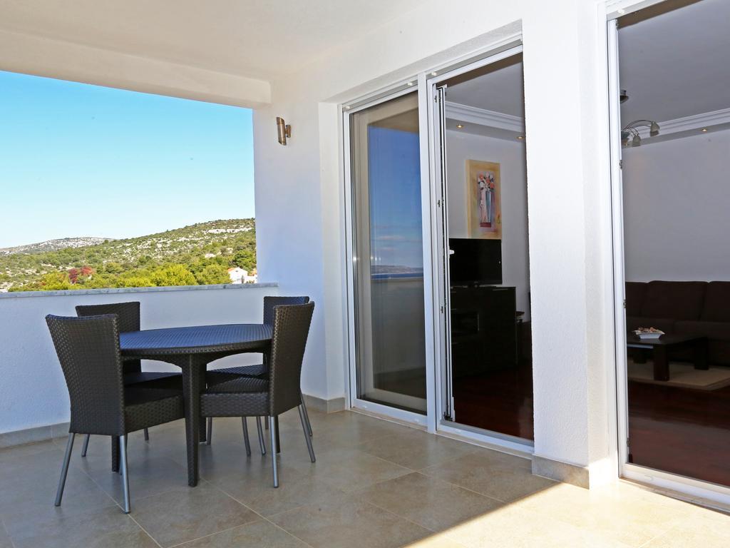 Lovely Apartment With Beautiful Pool Primošten Eksteriør billede